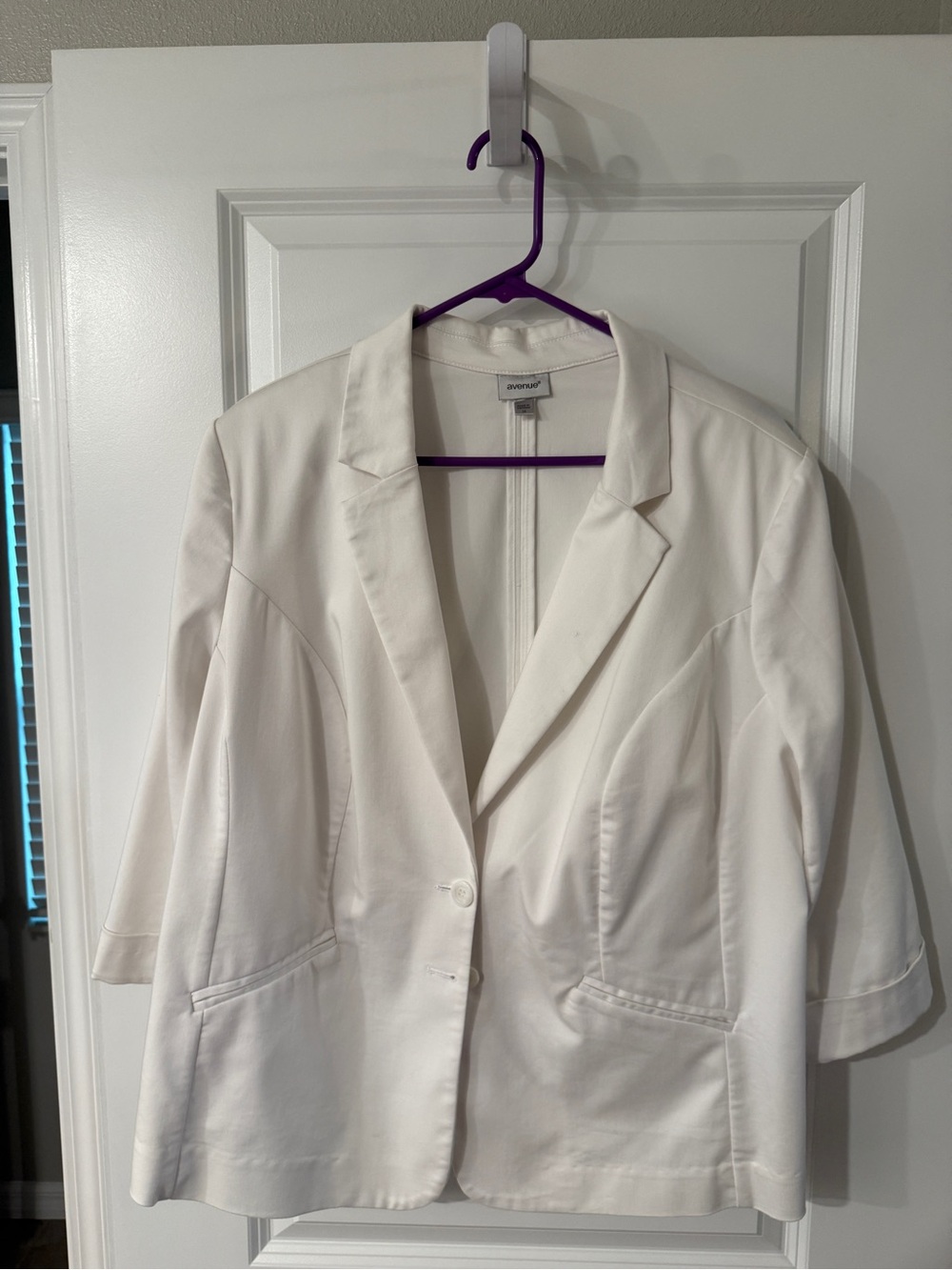 Avenue White Women's Single-Button Tailored Blazer